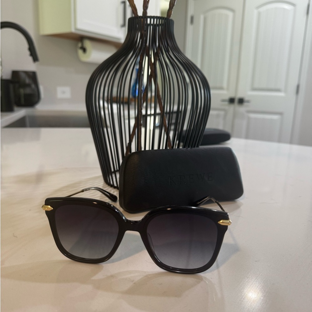 KREWE Sunglasses in Black with Gold Details not used!